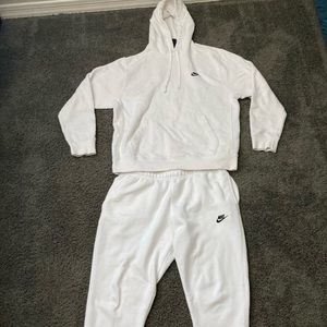 WHITE NIKE TRACKSUIT